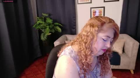 Snapshot of milfarlet chatting on 12-20-25, 01:29 Arlet online show from 12-20-25, 01:29