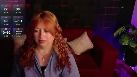 Snapshot of milfarlet chatting on 06-09-26, 02:28 Arlet online show from 06-09-26, 02:28