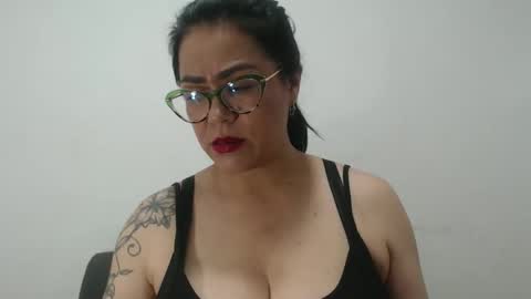 Snapshot of milfcamila367608 chatting on 10-23-25, 04:01 camila online show from 10-23-25, 04:01