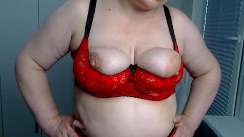 MilfScarlette online show from 07-22-26, 03:42