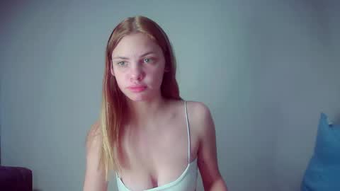 Snapshot of milia21 chatting on 10-05-25, 10:57 milia21 online show from 10-05-25, 10:57