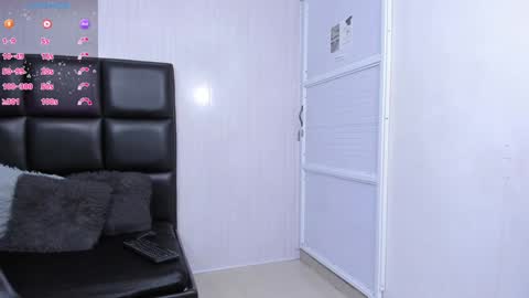 Snapshot of milk_max18 chatting on 12-28-24, 03:26 MAX online show from 12-28-24, 03:26