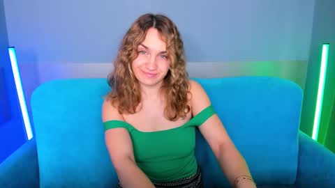 Snapshot of milkablond chatting on 02-17-25, 07:04 milkablond online show from 02-17-25, 07:04