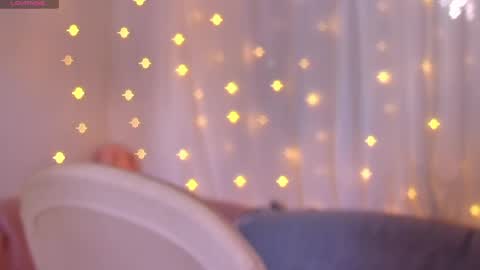 Snapshot of milkamilf chatting on 05-19-26, 06:25 milkamilf online show from 05-19-26, 06:25