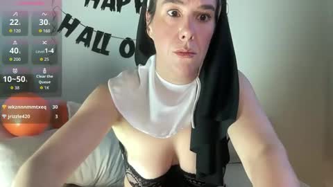 Snapshot of milkandhoneylullabies chatting on 10-28-25, 01:36 Milk online show from 10-28-25, 01:36