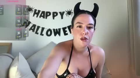 Snapshot of milkandhoneylullabies chatting on 10-29-25, 12:51 Milk online show from 10-29-25, 12:51