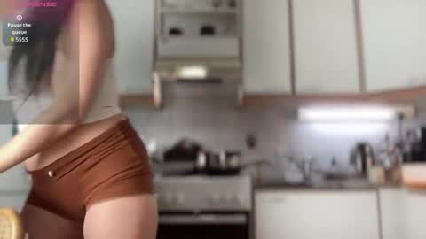 Snapshot of milkandhoneylullabies chatting on 12-16-25, 09:47 Milk online show from 12-16-25, 09:47