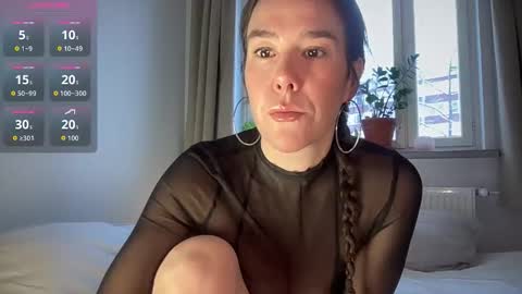 Snapshot of milkandhoneylullabies chatting on 01-16-26, 09:24 Milk online show from 01-16-26, 09:24