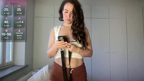 Snapshot of milkandhoneylullabies chatting on 04-08-26, 08:36 Milk online show from 04-08-26, 08:36