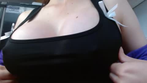 Snapshot of milker_amira chatting on 12-13-25, 08:36 Amira online show from 12-13-25, 08:36