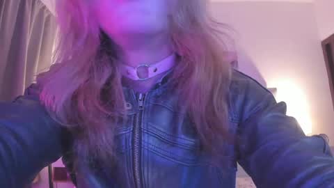 Snapshot of milkwhore1 chatting on 04-27-26, 08:29 Michelle online show from 04-27-26, 08:29