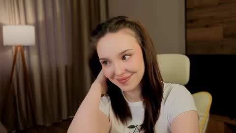 Snapshot of milkyclub chatting on 06-17-26, 01:56 Kira online show from 06-17-26, 01:56