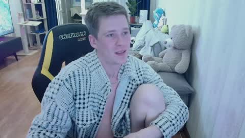 Snapshot of milkyfap chatting on 03-29-26, 02:33 Mark and Elsa online show from 03-29-26, 02:33