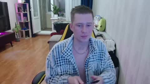 Snapshot of milkyfap chatting on 04-21-26, 06:55 Mark and Elsa online show from 04-21-26, 06:55