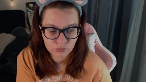 Snapshot of millapoolys chatting on 05-18-26, 10:32 Milla online show from 05-18-26, 10:32