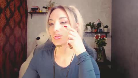 MillaXQueen online show from 03-10-25, 02:48