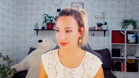 MillaXQueen online show from 10-15-25, 03:56