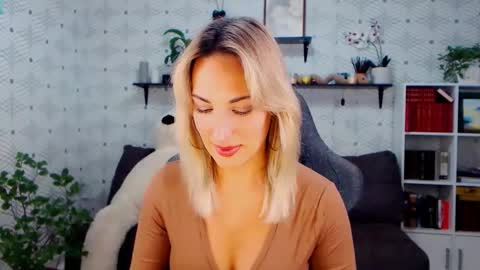 MillaXQueen online show from 10-26-25, 02:56