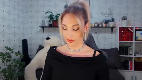 Snapshot of millaxqueen chatting on 04-15-26, 03:52 MillaXQueen online show from 04-15-26, 03:52