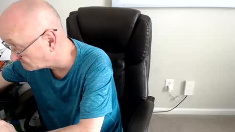 millenium0129 online show from 06-08-26, 03:34