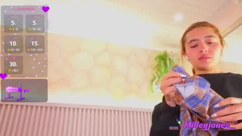 milleyjones_ online show from 06-08-26, 12:49