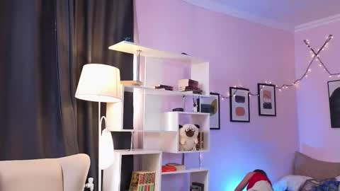 Snapshot of milli_danver chatting on 03-12-26, 12:11 Sofia online show from 03-12-26, 12:11