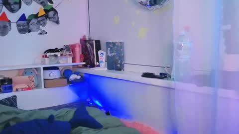 Millie online show from 11-19-25, 05:07