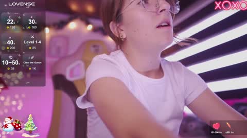 Snapshot of milly_kenner chatting on 12-17-24, 07:48 MILLY online show from 12-17-24, 07:48