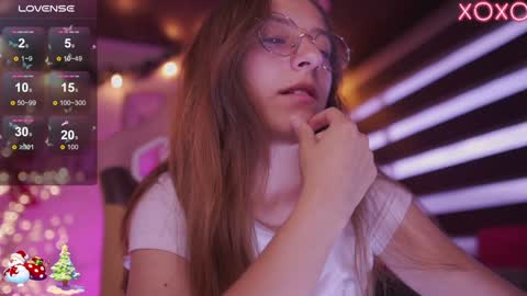 Snapshot of milly_kenner chatting on 12-17-24, 10:54 MILLY online show from 12-17-24, 10:54