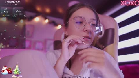 Snapshot of milly_kenner chatting on 12-20-24, 08:45 MILLY online show from 12-20-24, 08:45