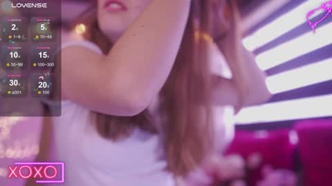 Snapshot of milly_kenner chatting on 01-09-25, 05:43 MILLY online show from 01-09-25, 05:43