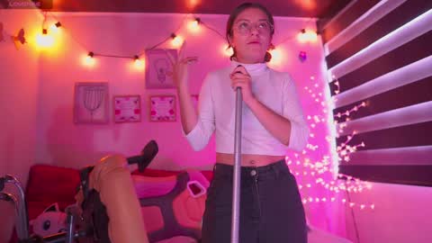 Snapshot of milly_kenner chatting on 01-25-25, 06:57 MILLY online show from 01-25-25, 06:57