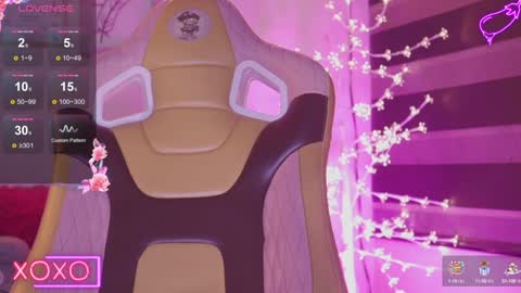 Snapshot of milly_kenner chatting on 02-05-25, 01:04 MILLY online show from 02-05-25, 01:04