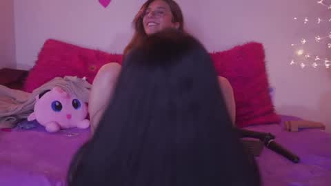 Snapshot of milly_kenner chatting on 02-14-25, 12:19 MILLY online show from 02-14-25, 12:19