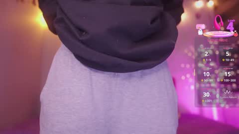 Snapshot of milly_kenner chatting on 03-08-25, 01:17 MILLY online show from 03-08-25, 01:17