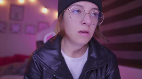 Snapshot of milly_kenner chatting on 03-09-25, 11:36 MILLY online show from 03-09-25, 11:36