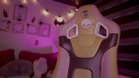 Snapshot of milly_kenner chatting on 10-25-25, 04:13 MILLY online show from 10-25-25, 04:13