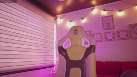 Snapshot of milly_kenner chatting on 01-09-26, 05:04 MILLY online show from 01-09-26, 05:04