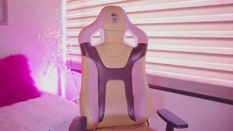 Snapshot of milly_kenner chatting on 02-20-26, 07:25 MILLY online show from 02-20-26, 07:25