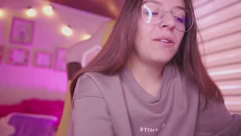 Snapshot of milly_kenner chatting on 03-16-26, 07:18 MILLY online show from 03-16-26, 07:18