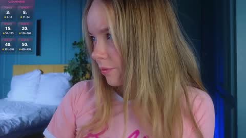 Snapshot of milly_shy chatting on 12-17-25, 06:52 Milly online show from 12-17-25, 06:52