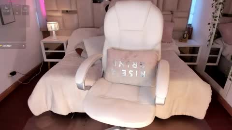 Milena online show from 05-26-26, 10:50