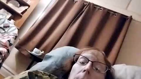 miloanj online show from 11-25-25, 12:10