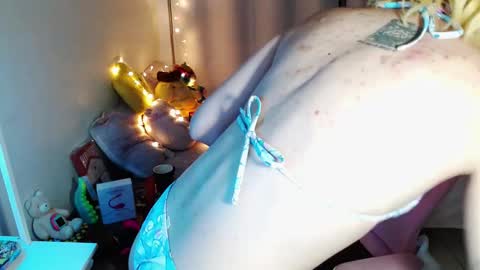 Snapshot of mily_milk_ chatting on 02-17-25, 06:31 mily_milk_ online show from 02-17-25, 06:31