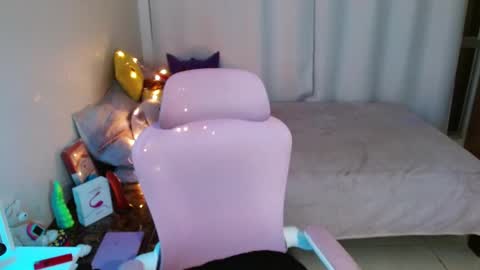 Snapshot of mily_milk_ chatting on 03-02-25, 08:16 mily_milk_ online show from 03-02-25, 08:16