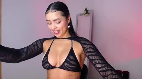 Snapshot of mily_ortiz chatting on 10-13-25, 01:33 Mily Ortiz online show from 10-13-25, 01:33
