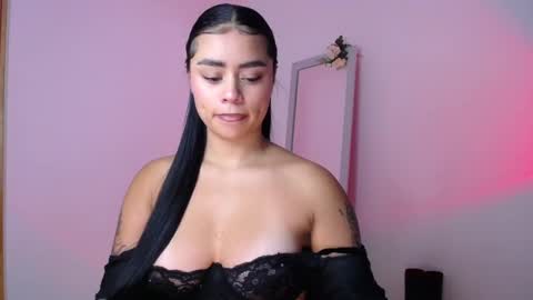 Snapshot of mily_ortiz chatting on 10-21-25, 04:19 Mily Ortiz online show from 10-21-25, 04:19