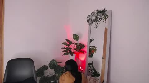 Mily Ortiz online show from 11-08-25, 05:34