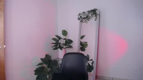 Mily Ortiz online show from 12-18-25, 03:51