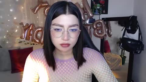 Snapshot of mily_thomson_b chatting on 09-12-25, 08:31 Mily online show from 09-12-25, 08:31